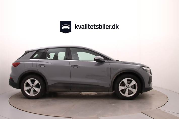 Grå Audi Q4 fra 2023