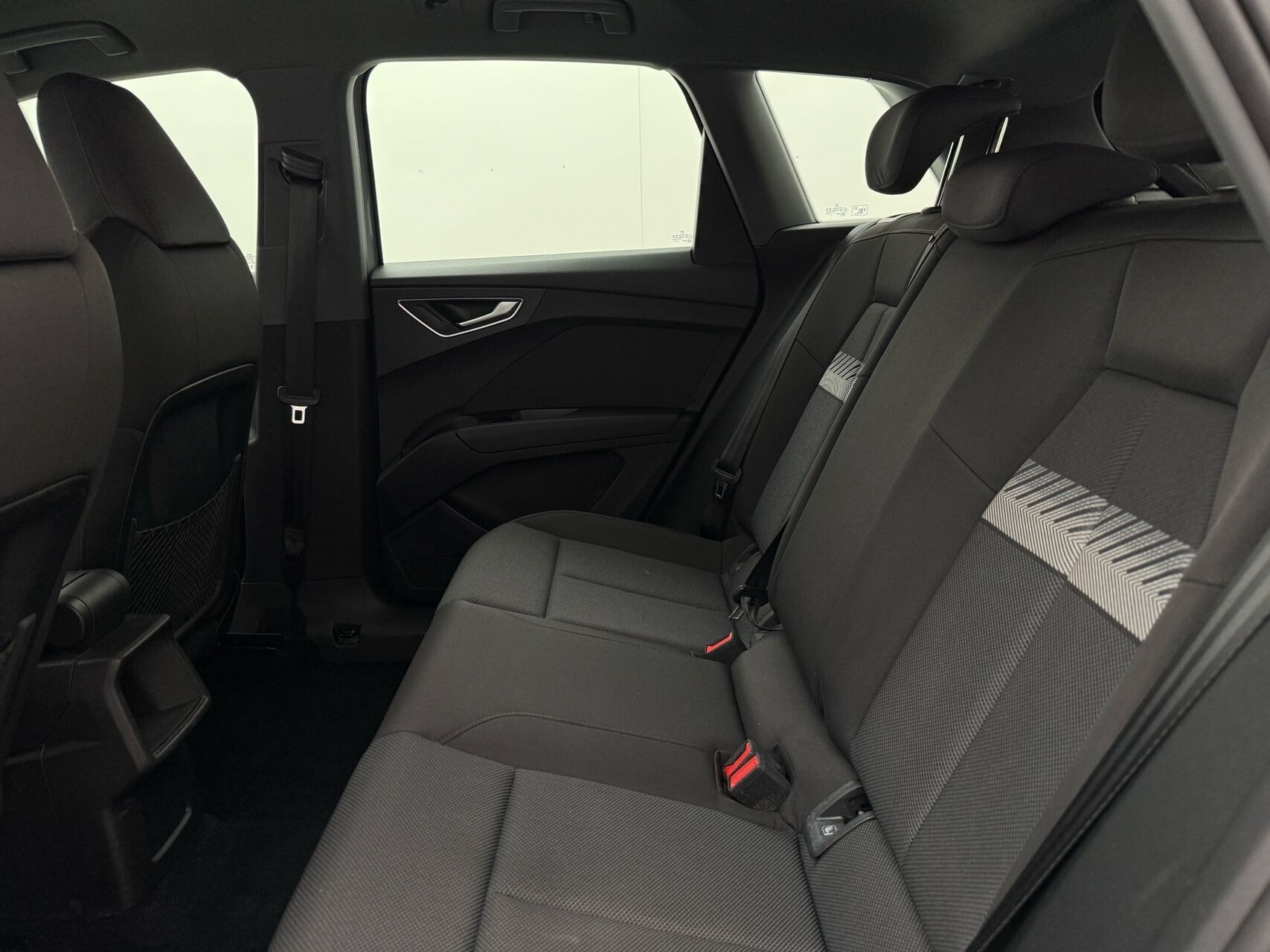 Grå Audi Q4 fra 2023