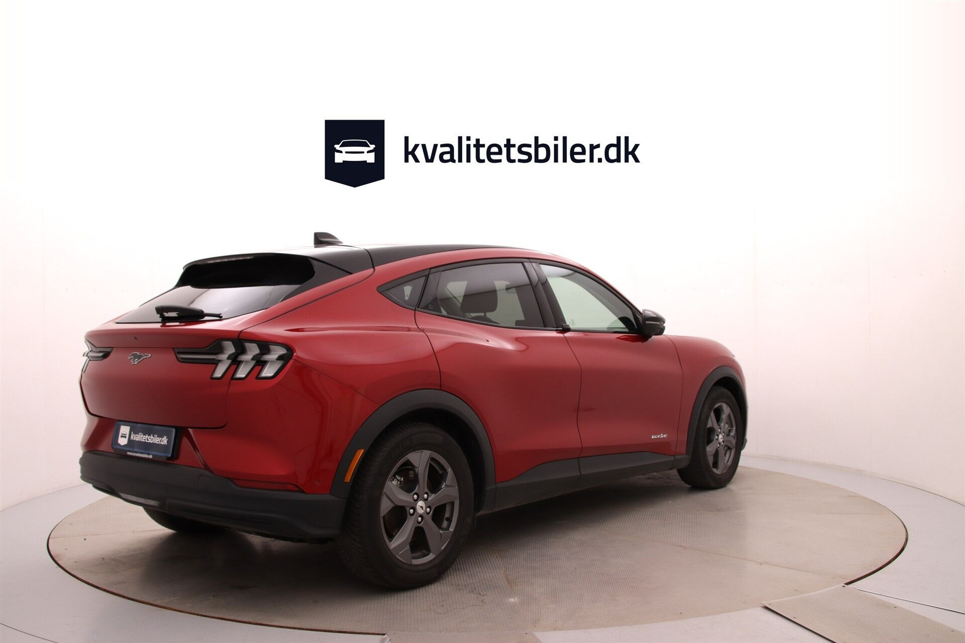 Rød Ford Mustang Mach-E fra 2023