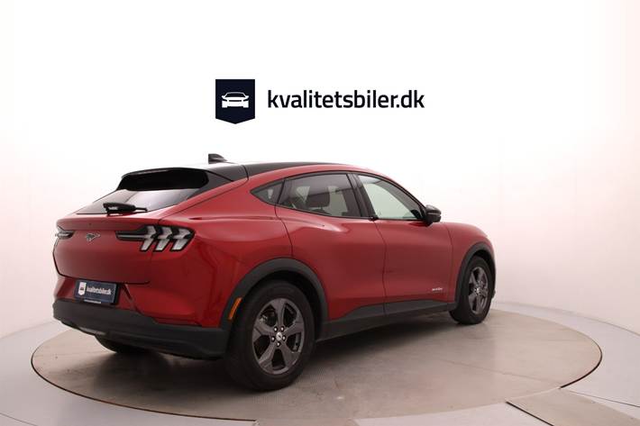 Rød Ford Mustang Mach-E fra 2023