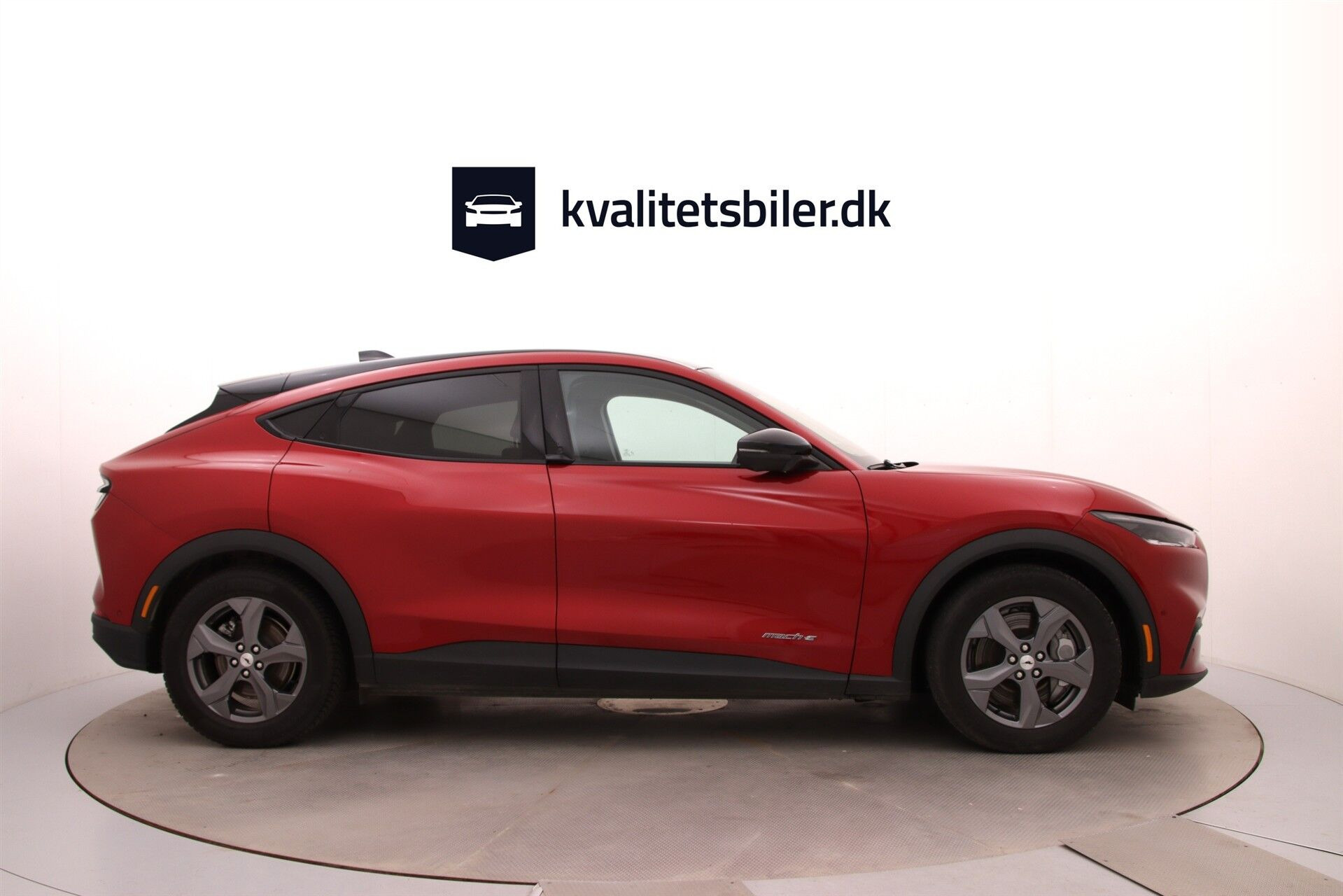 Rød Ford Mustang Mach-E fra 2023