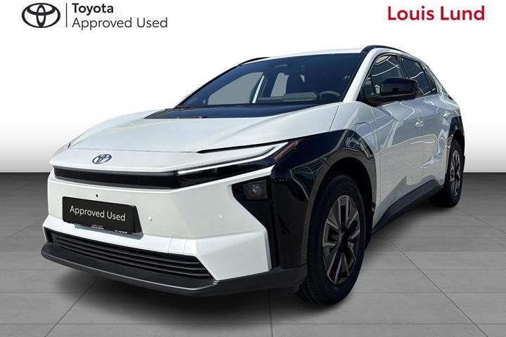 Hvid Toyota BZ4X fra 2026 set udefra
