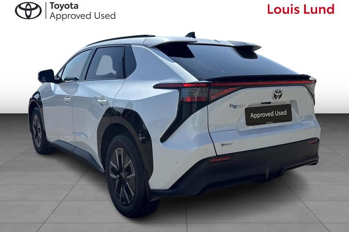 Hvid Toyota BZ4X fra 2026