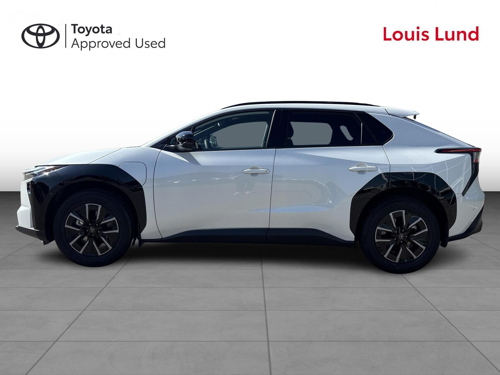 Hvid Toyota BZ4X fra 2026
