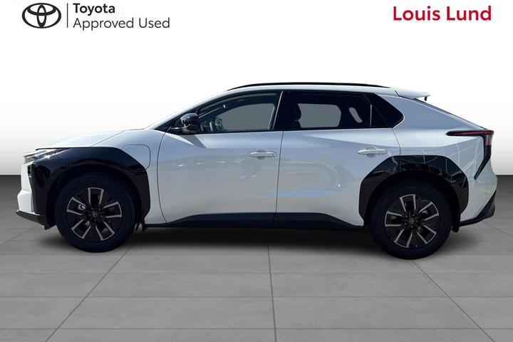 Hvid Toyota BZ4X fra 2026