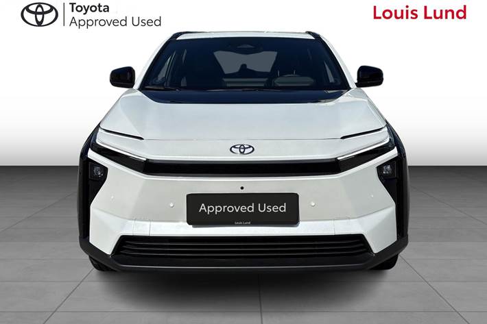 Hvid Toyota BZ4X fra 2026