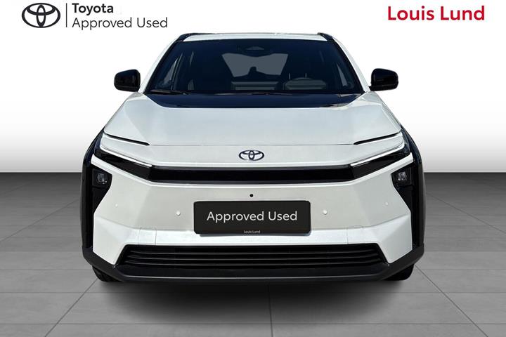 Hvid Toyota BZ4X fra 2026
