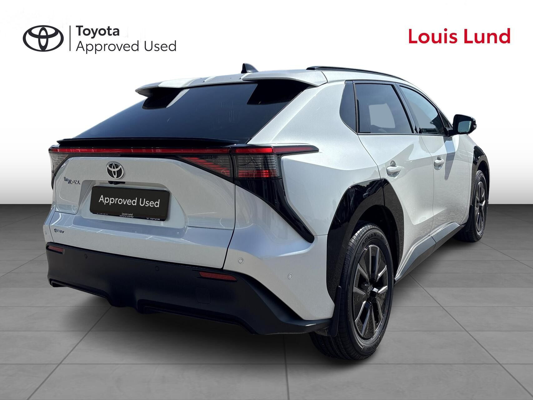 Hvid Toyota BZ4X fra 2026