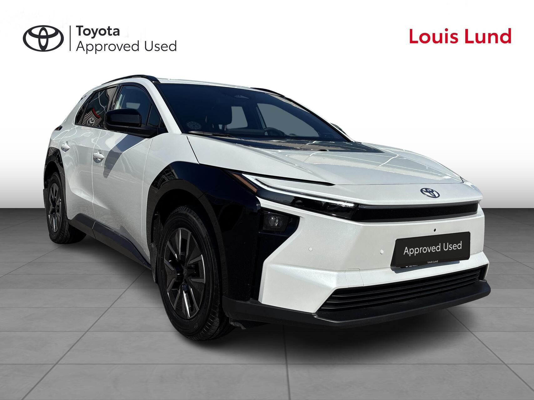 Hvid Toyota BZ4X fra 2026