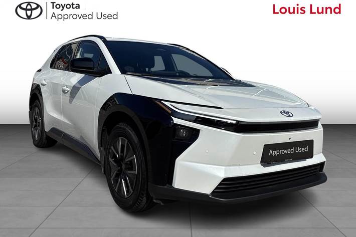 Hvid Toyota BZ4X fra 2026