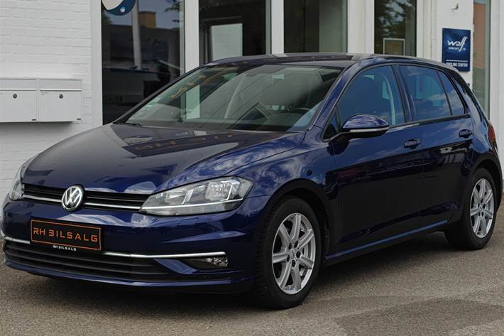 Blå VW Golf fra 2019