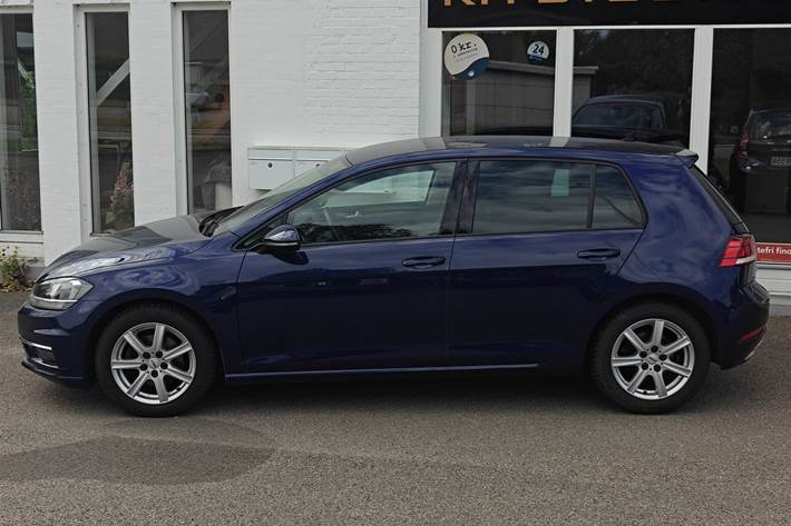 Blå VW Golf fra 2019
