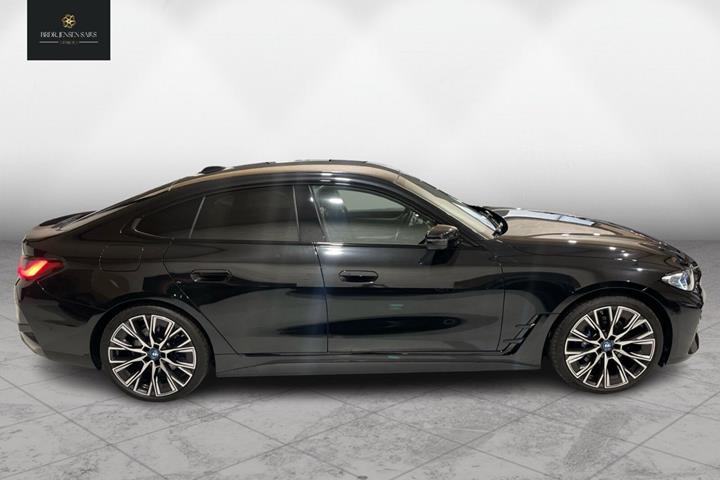 Sort BMW i4 fra 2023