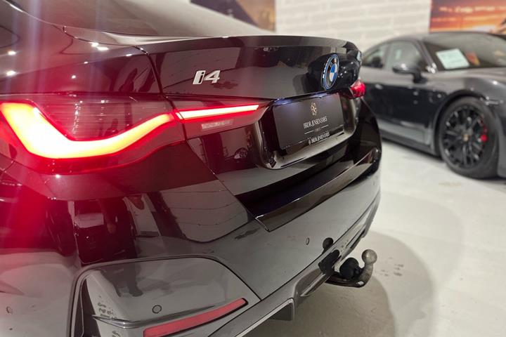 Sort BMW i4 fra 2023