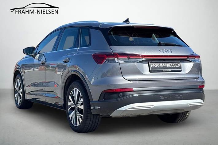 Grå Audi Q4 fra 2023