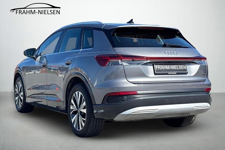 Grå Audi Q4 fra 2023