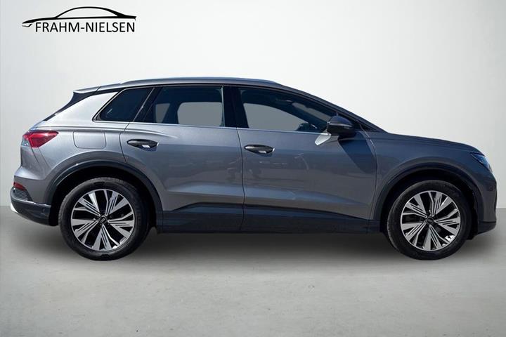 Grå Audi Q4 fra 2023