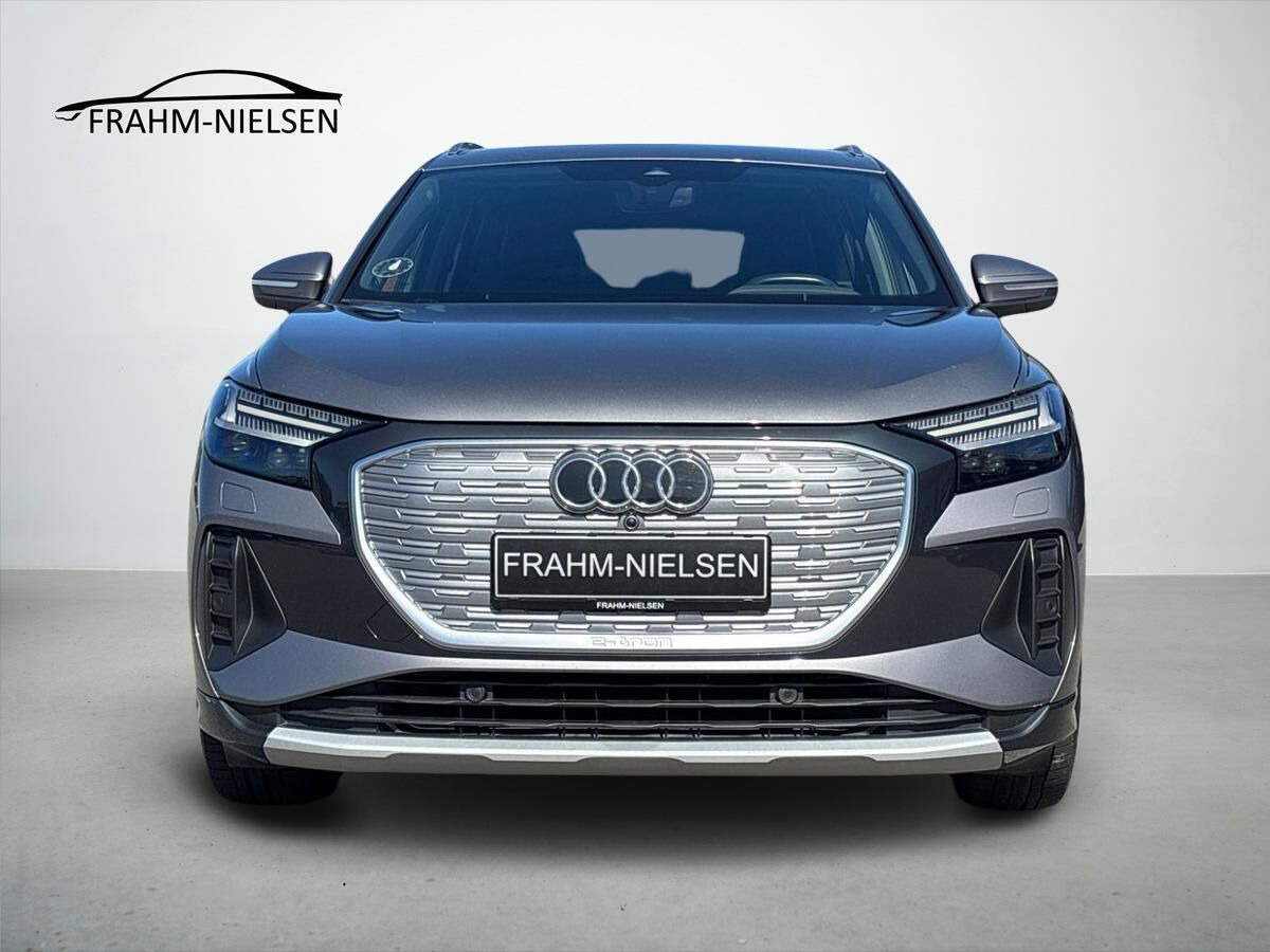 Grå Audi Q4 fra 2023