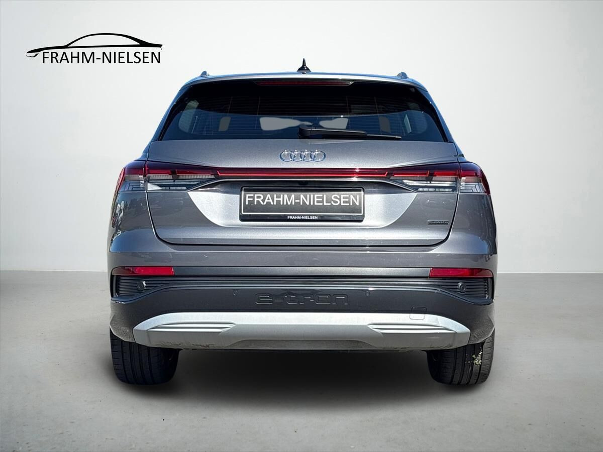 Grå Audi Q4 fra 2023