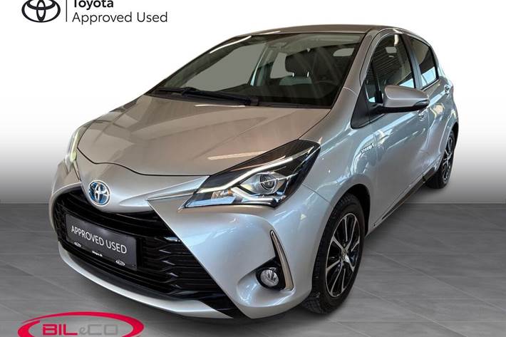 Grå Toyota Yaris fra 2018