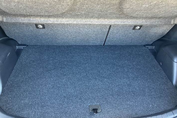 Grå Toyota Yaris fra 2018