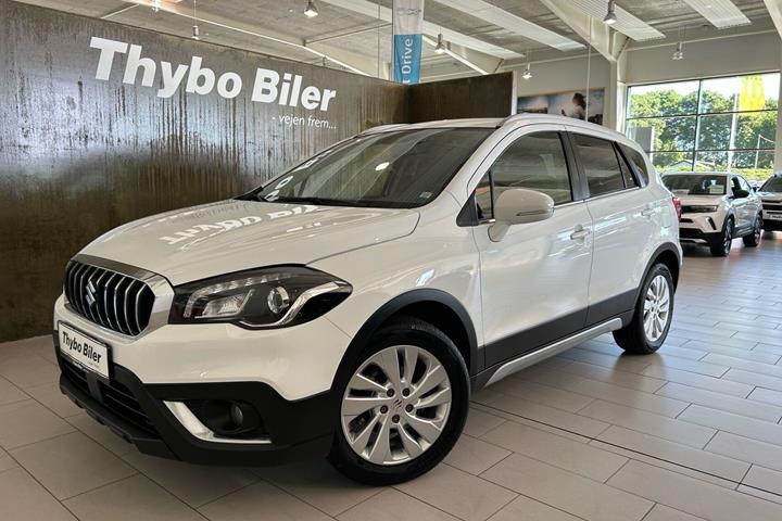 Hvid Suzuki S-Cross fra 2017 set udefra