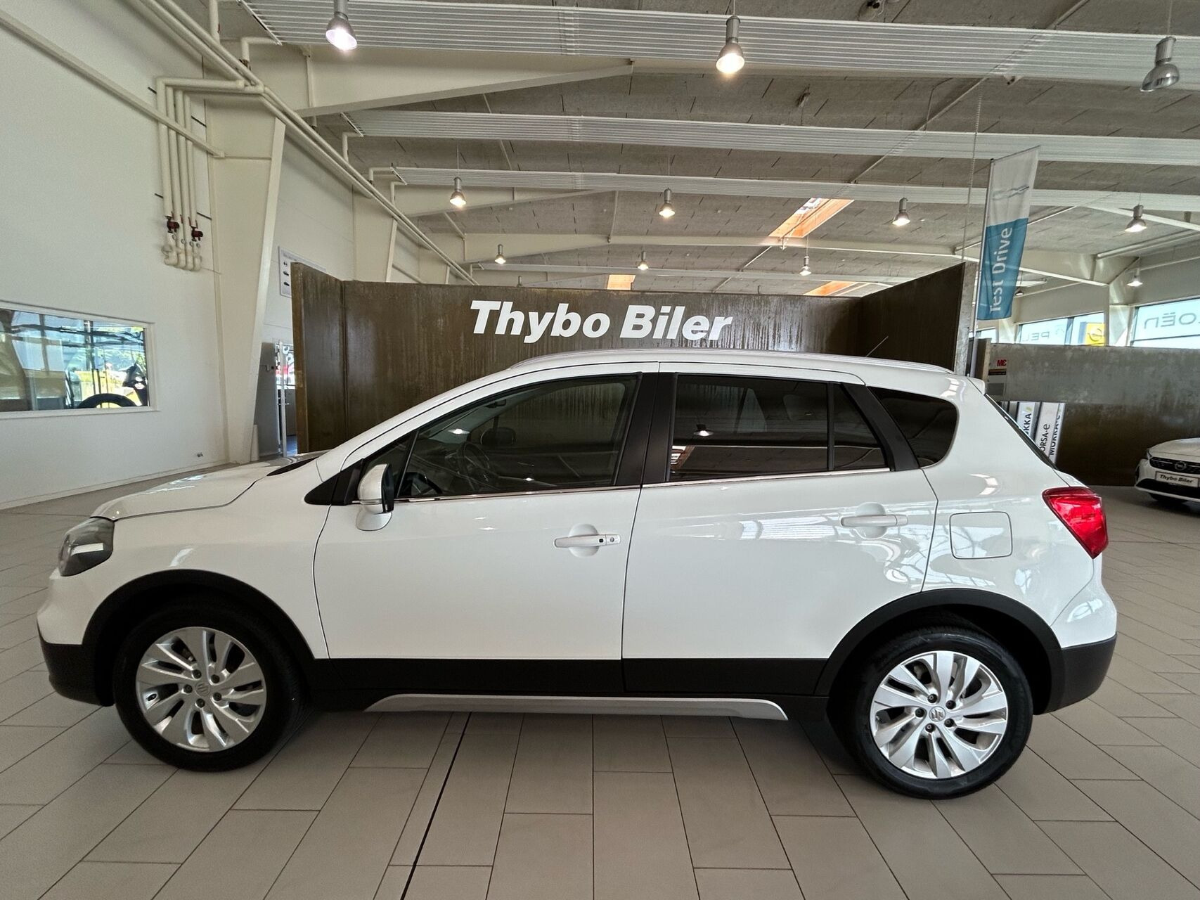 Hvid Suzuki S-Cross fra 2017