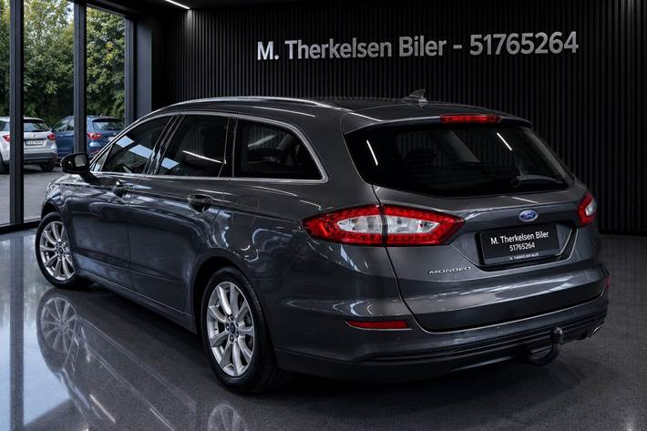 Sort Ford Mondeo fra 2015