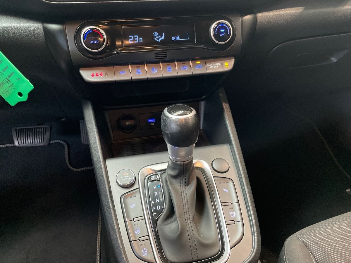 Grå Hyundai Kona fra 2022
