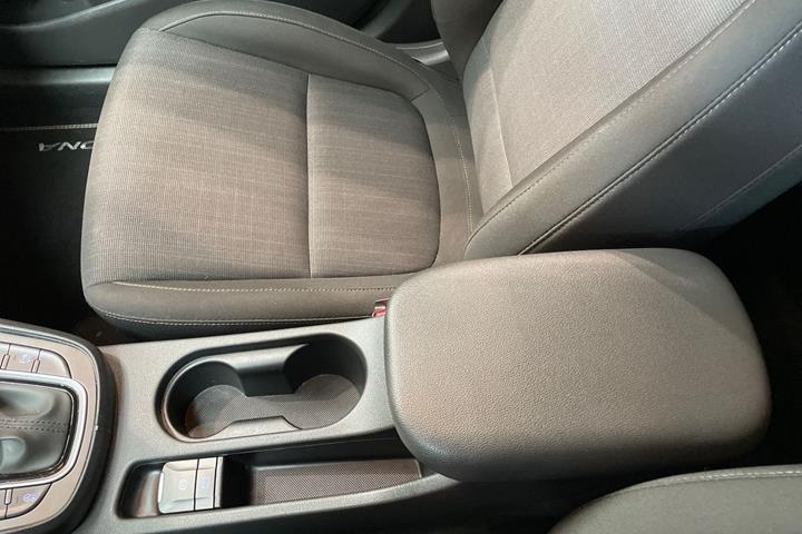 Grå Hyundai Kona fra 2022