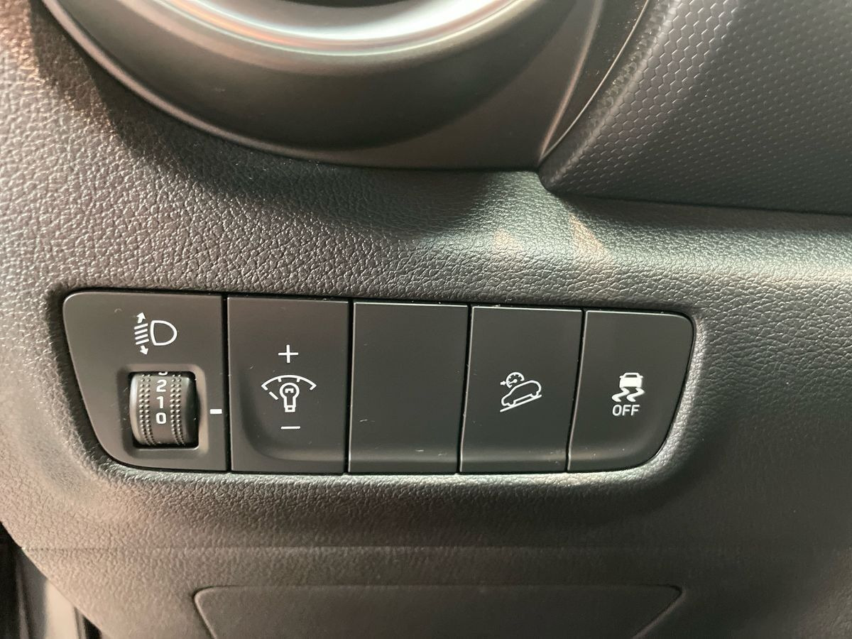 Grå Hyundai Kona fra 2022