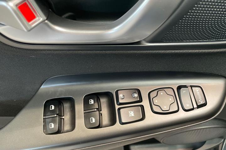 Grå Hyundai Kona fra 2022