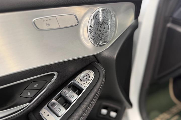 Sølv Mercedes GLC250 d fra 2018