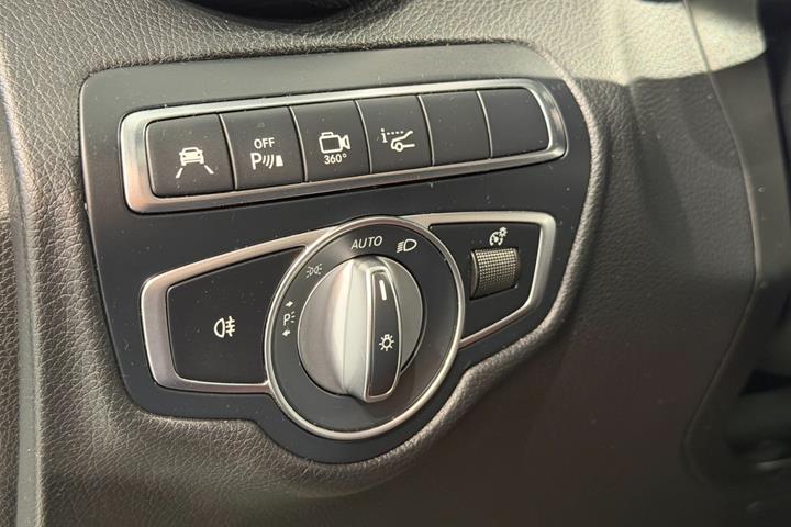Sølv Mercedes GLC250 d fra 2018
