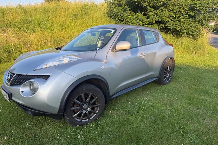 Grå Nissan Juke fra 2011