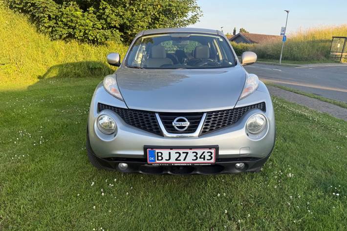Grå Nissan Juke fra 2011