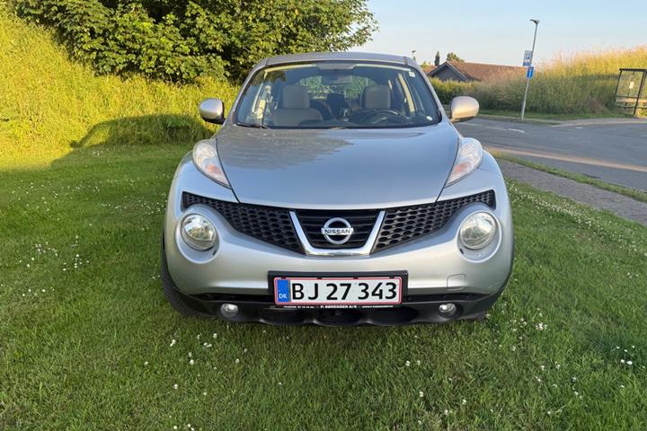 Grå Nissan Juke fra 2011