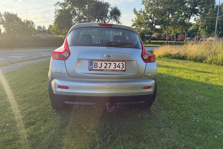 Grå Nissan Juke fra 2011