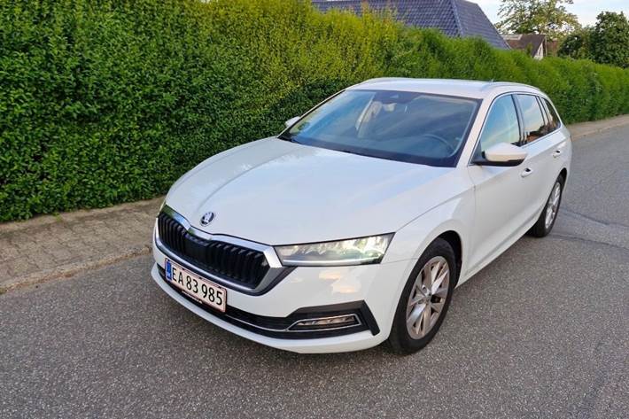 Hvid Skoda Octavia fra 2020