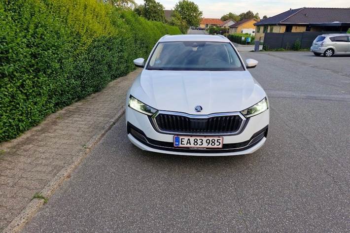 Hvid Skoda Octavia fra 2020