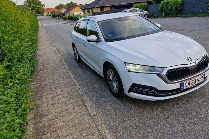 Hvid Skoda Octavia fra 2020