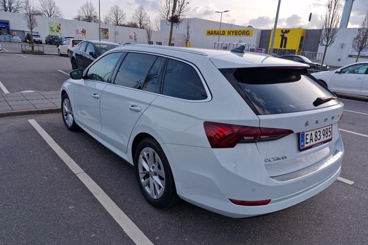 Hvid Skoda Octavia fra 2020