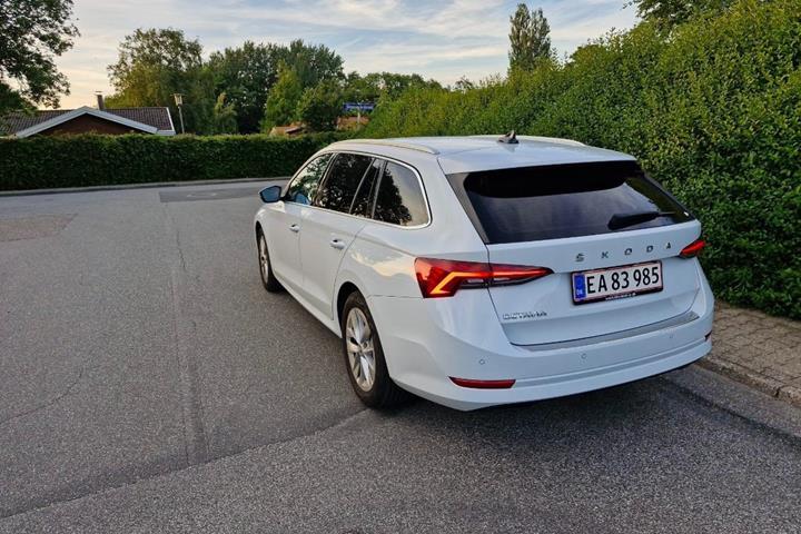 Hvid Skoda Octavia fra 2020