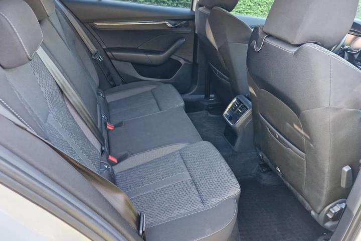 Hvid Skoda Octavia fra 2020