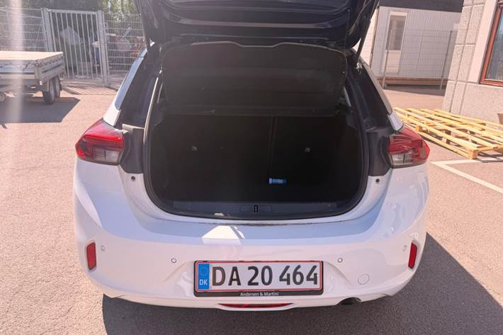 Hvid Opel Corsa fra 2021