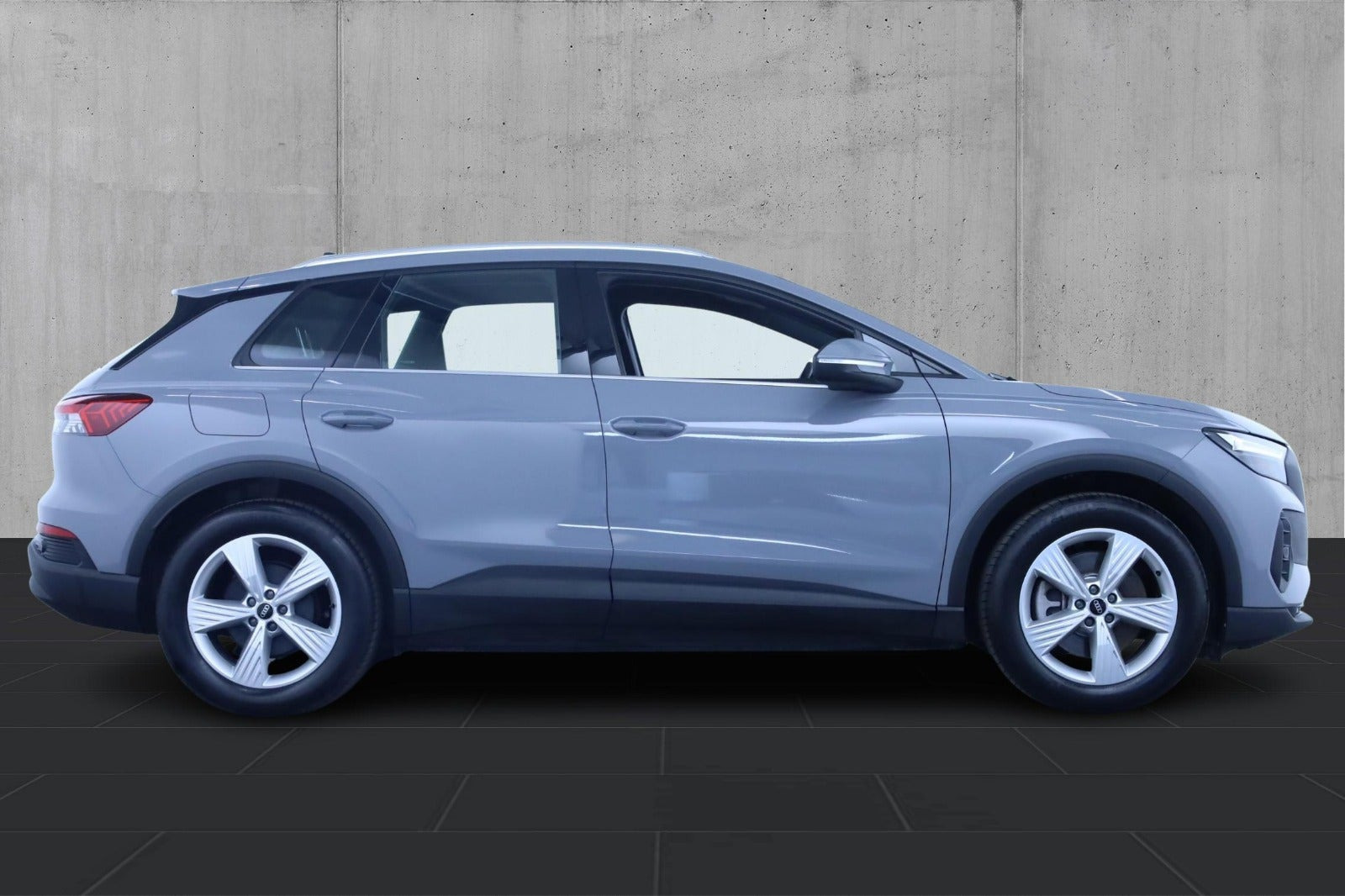 Grå Audi Q4 e-tron fra 2021