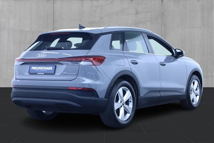 Grå Audi Q4 e-tron fra 2021