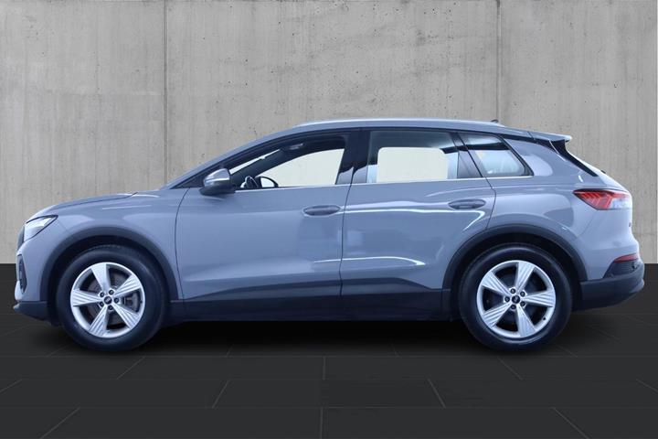 Grå Audi Q4 e-tron fra 2021