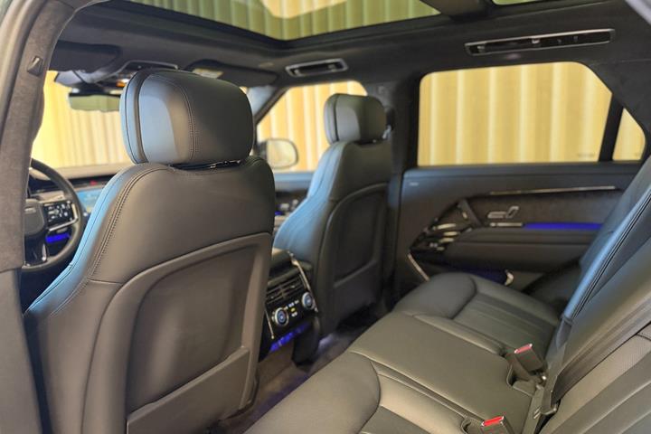 Grøn Land Rover Range Rover sport fra 2024