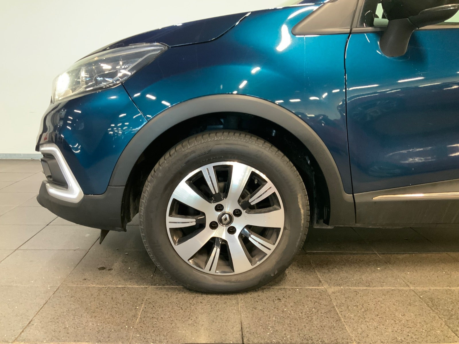 Blå Renault Captur fra 2019
